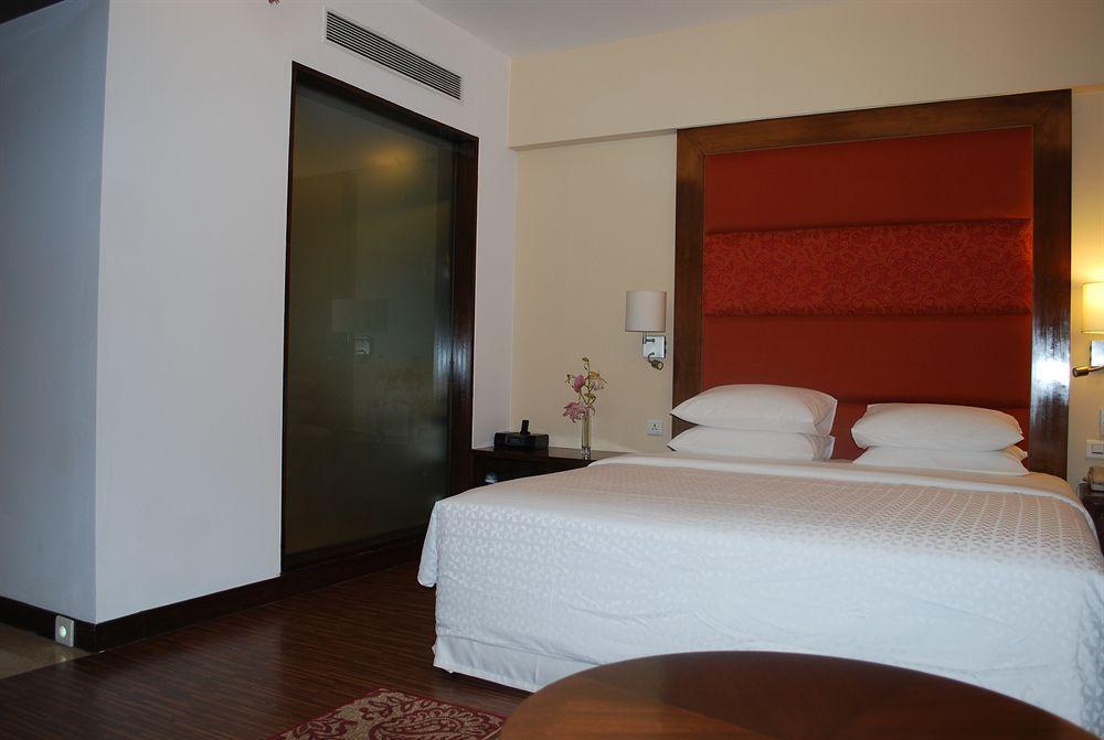 Four Points By Sheraton Ahmedabad Exterior foto