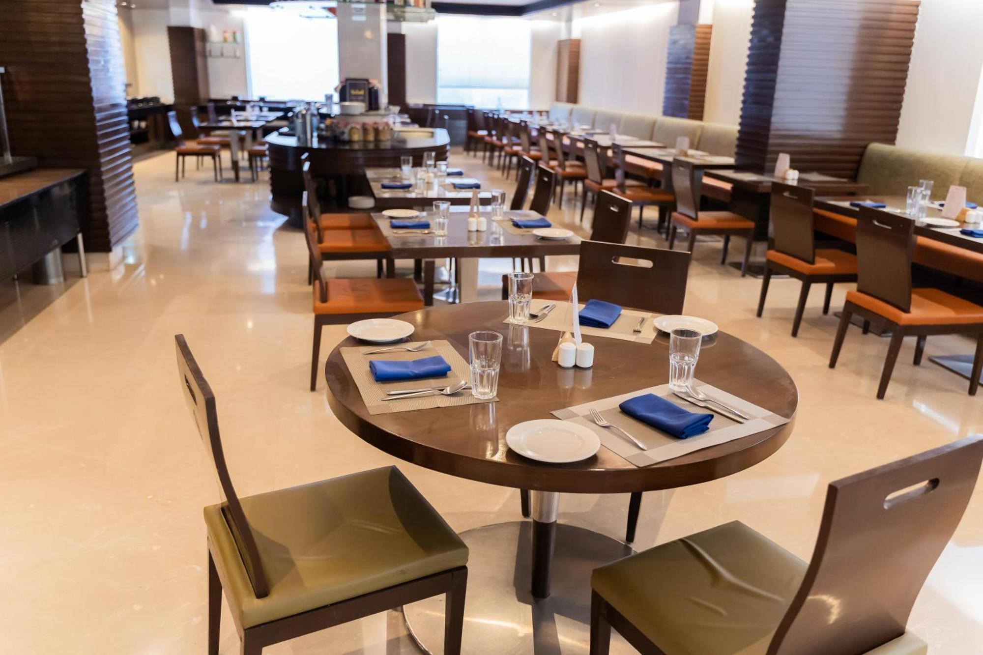 Four Points By Sheraton Ahmedabad Exterior foto