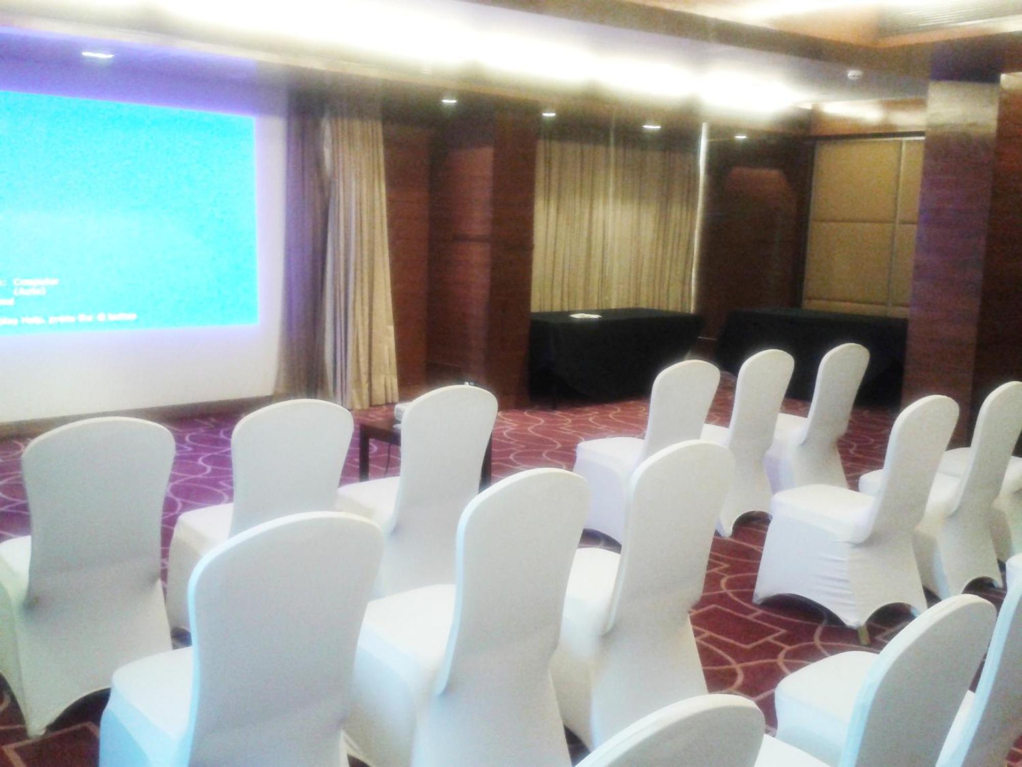 Four Points By Sheraton Ahmedabad Exterior foto