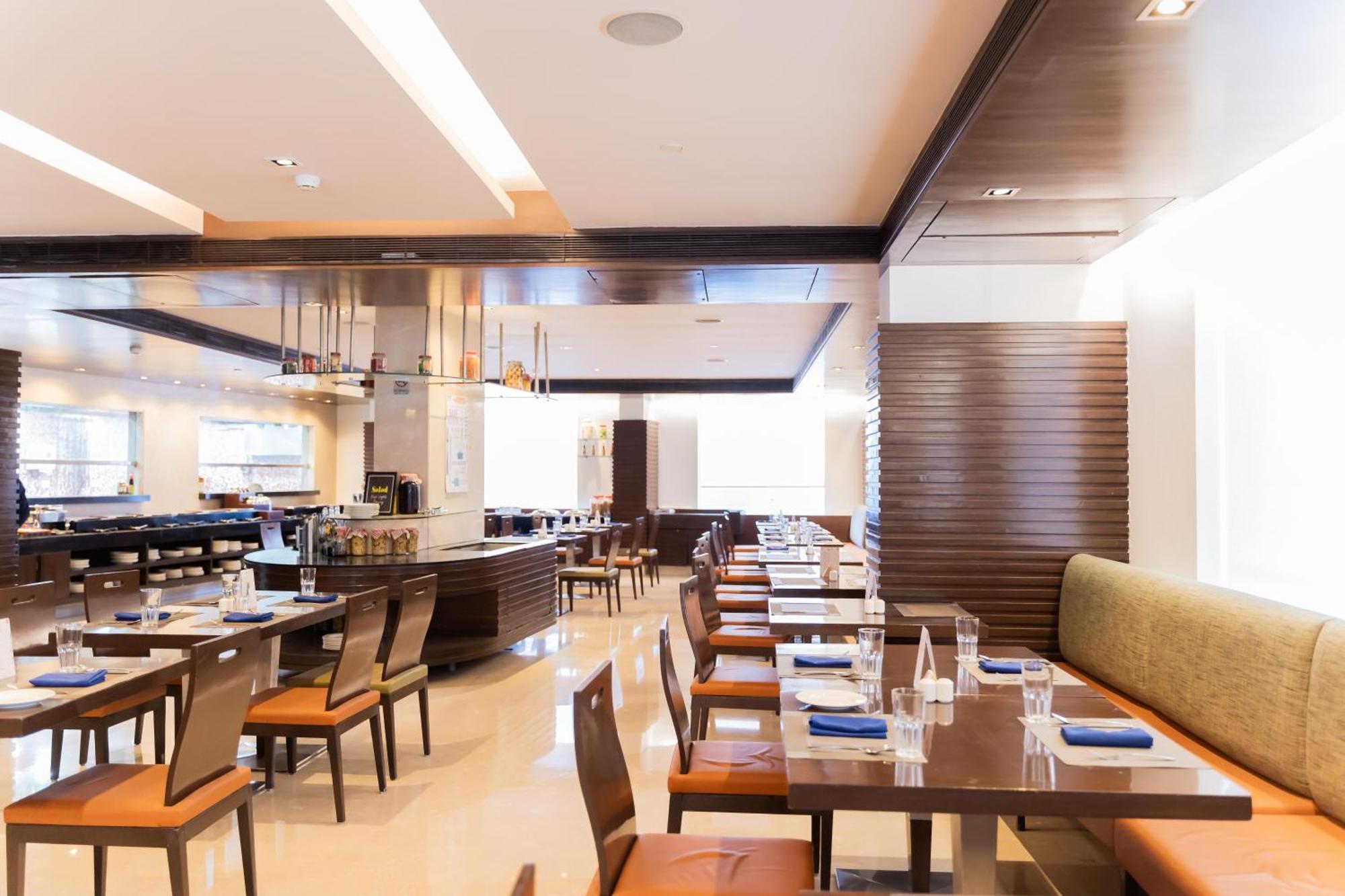 Four Points By Sheraton Ahmedabad Exterior foto