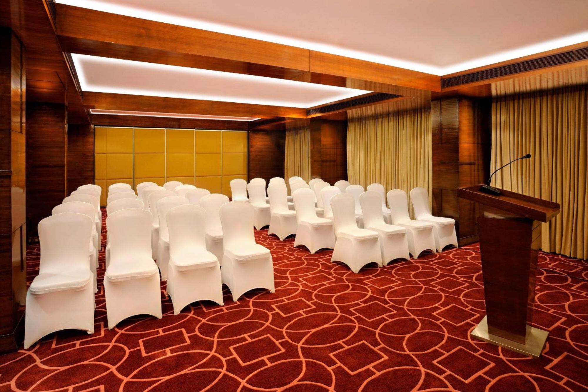 Four Points By Sheraton Ahmedabad Exterior foto