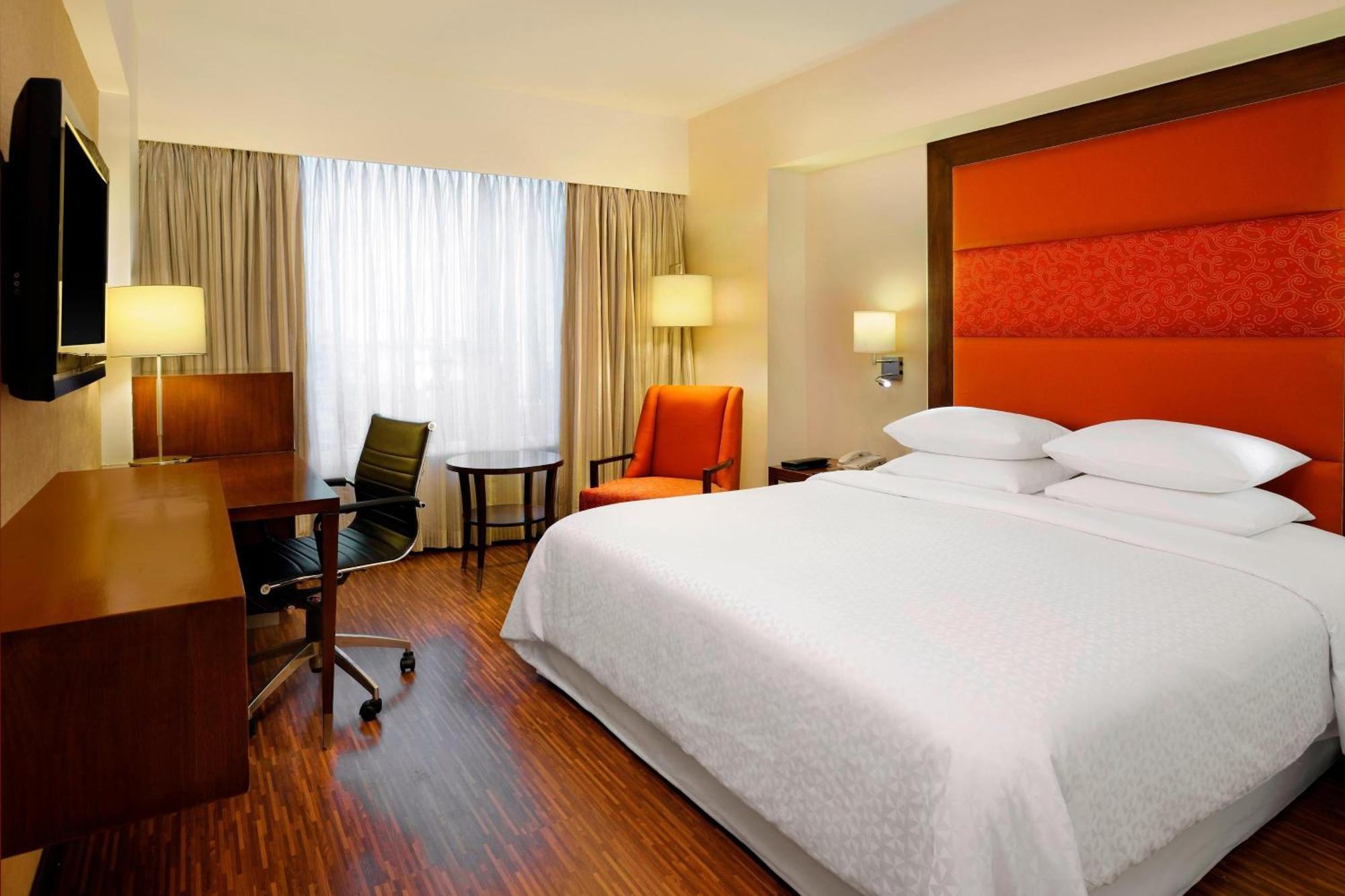 Four Points By Sheraton Ahmedabad Exterior foto
